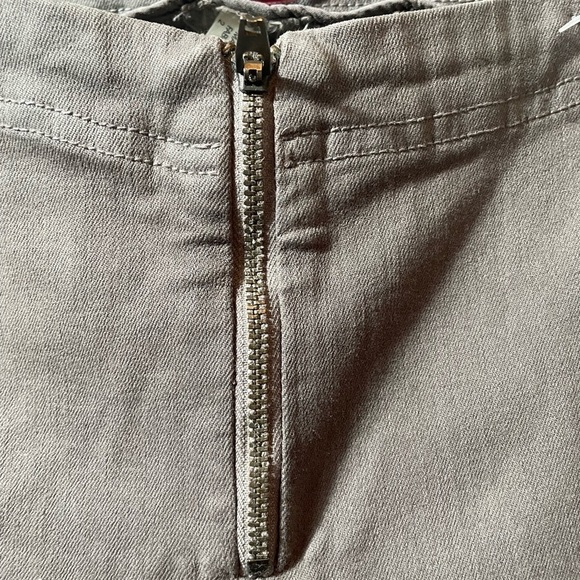 Alice + Olivia gray leggings/jeggings - Picture 10 of 11